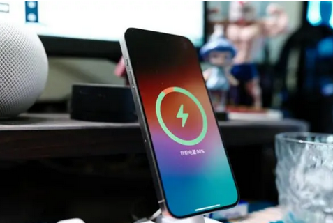 岚县苹果15换屏服务分享用什么充电器给iPhone15充电更好 